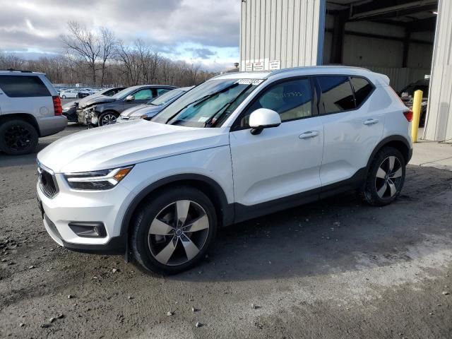 2021 Volvo XC40 T5 Momentum