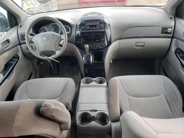 2004 Toyota Sienna CE