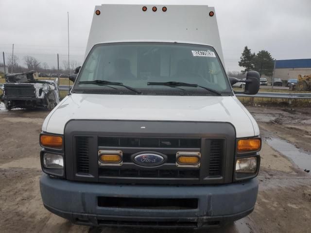 2012 Ford Econoline E350 Super Duty Cutaway Van