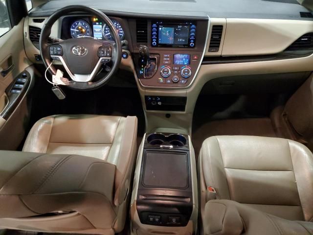 2020 Toyota Sienna XLE