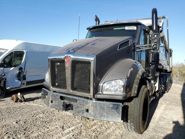 2023 Kenworth Construction T880