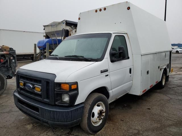 2013 Ford Econoline E350 Super Duty Cutaway Van