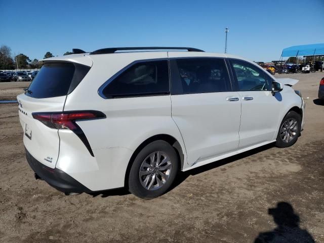 2022 Toyota Sienna XLE