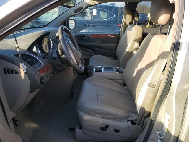 2013 Chrysler Town & Country Touring L