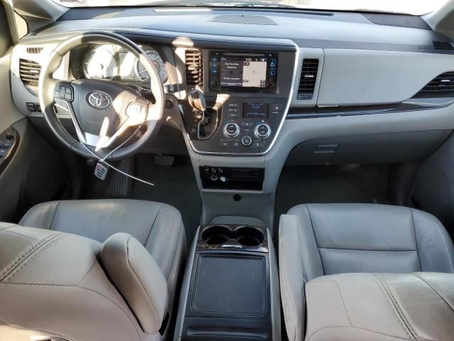 2017 Toyota Sienna XLE