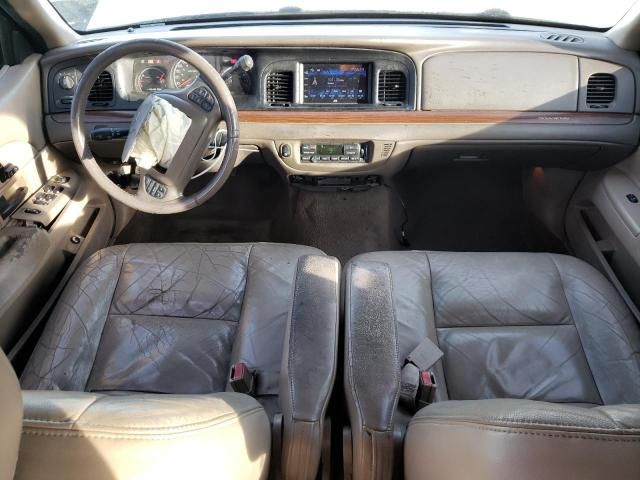 2004 Ford Crown Victoria LX