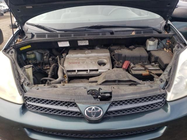 2004 Toyota Sienna CE