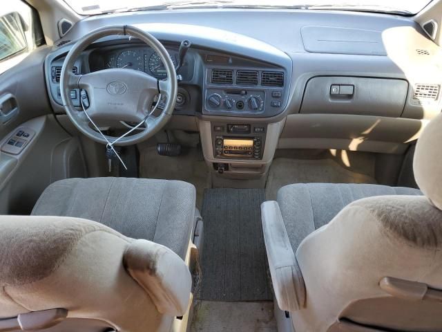 2000 Toyota Sienna LE