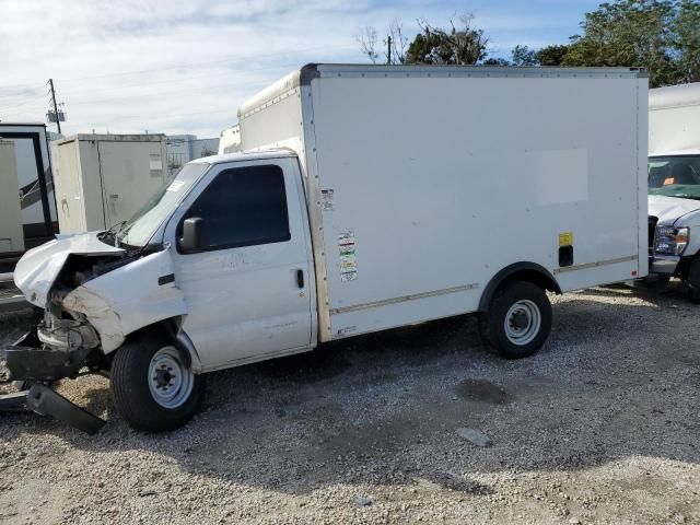 2014 Ford Econoline E350 Super Duty Cutaway Van