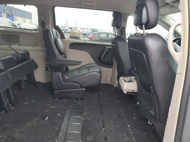 2014 Chrysler Town & Country Touring L