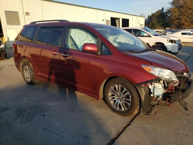 2020 Toyota Sienna XLE