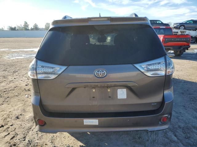 2020 Toyota Sienna SE