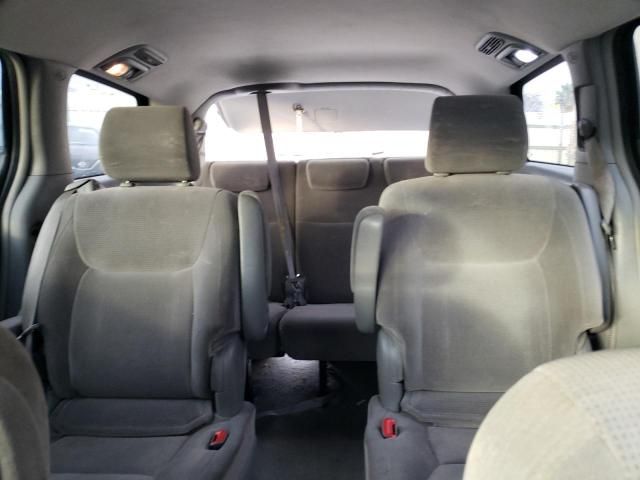 2004 Toyota Sienna CE