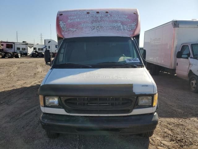 2001 Ford Econoline E450 Super Duty Cutaway Van