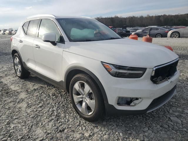 2020 Volvo XC40 T5 Momentum