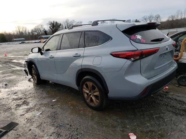 2022 Toyota Highlander Hybrid XLE