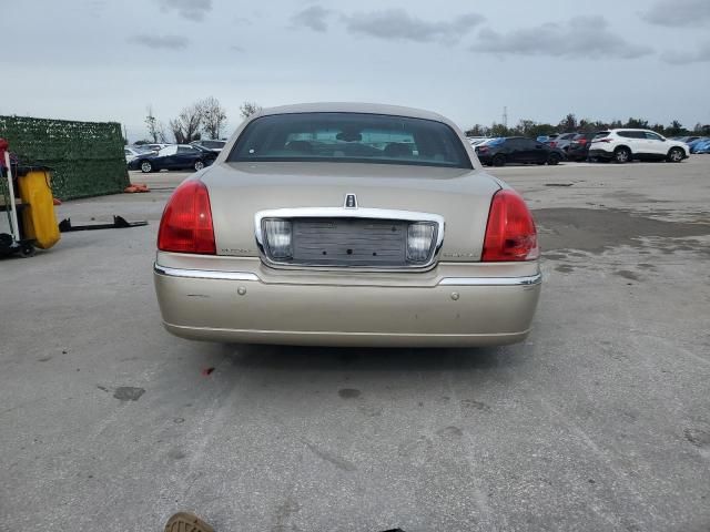 2005 Lincoln Town Car Signature Limited