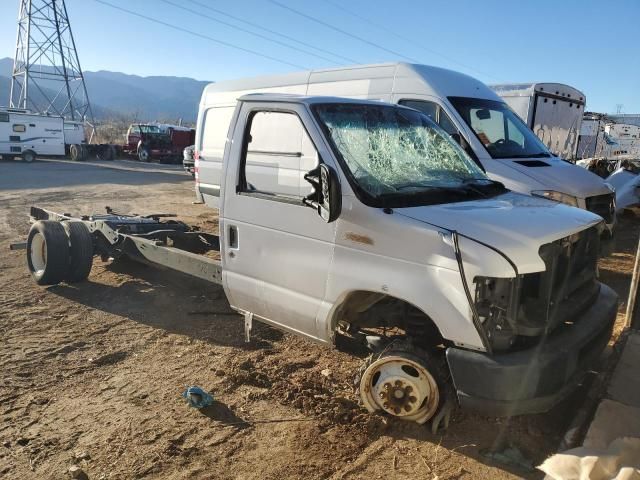 2015 Ford Econoline E350 Super Duty Cutaway Van