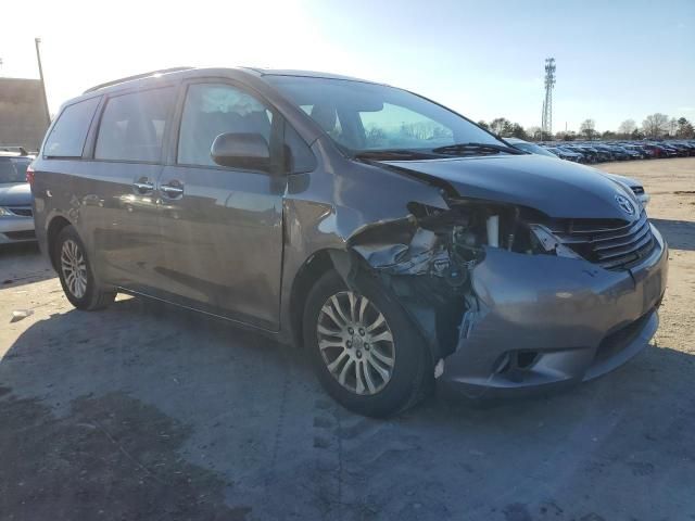 2017 Toyota Sienna XLE