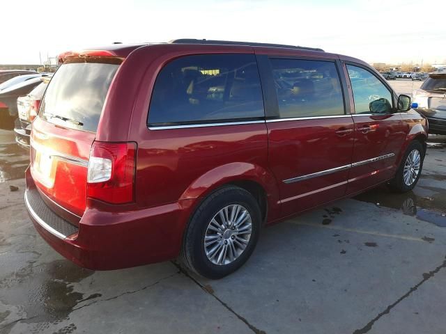 2013 Chrysler Town & Country Touring L