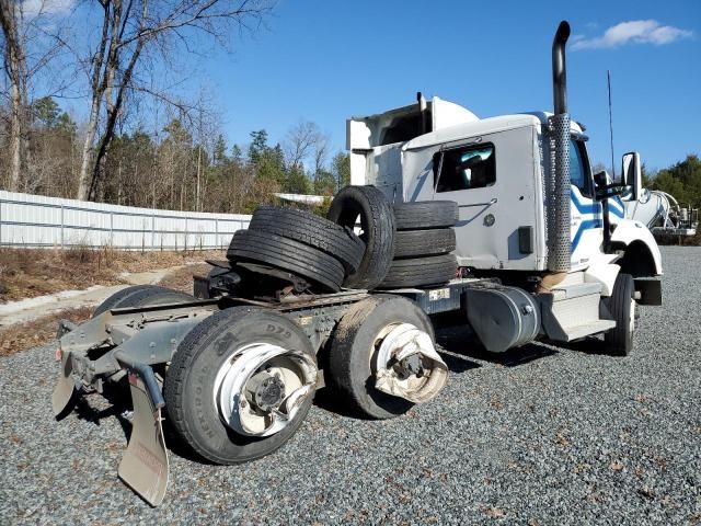 2020 Kenworth Construction T880