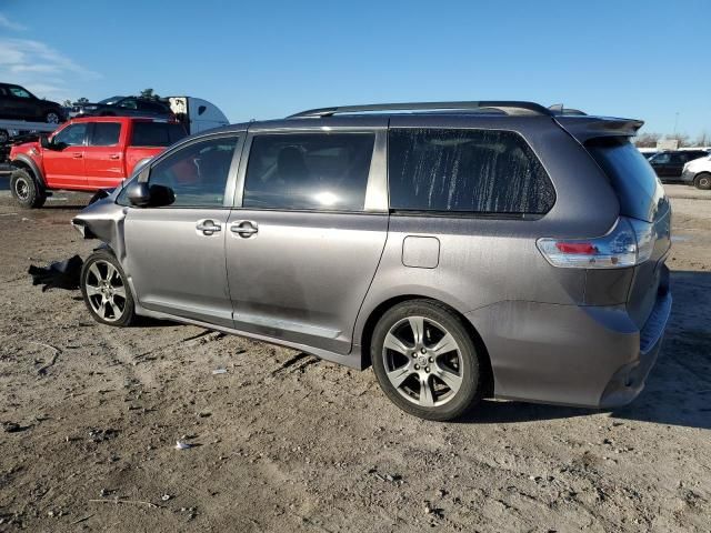 2020 Toyota Sienna SE