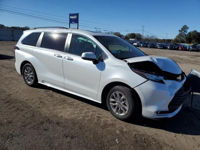 2022 Toyota Sienna XLE