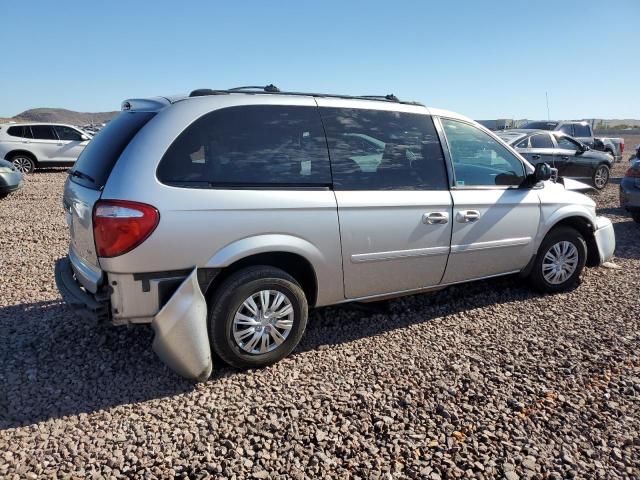 2005 Chrysler Town & Country LX