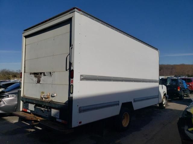 2010 GMC Savana Cutaway G3500