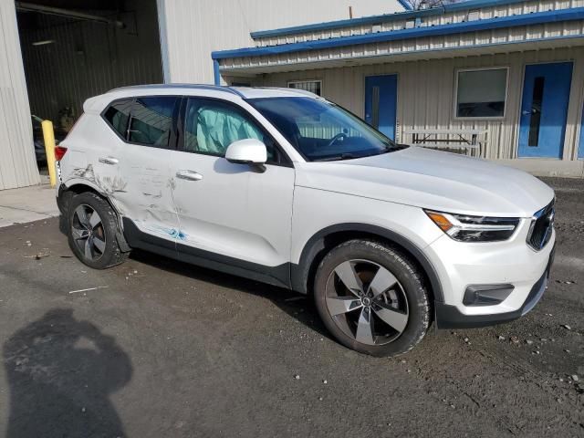 2021 Volvo XC40 T5 Momentum