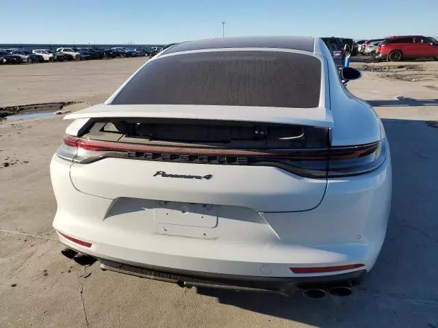 2022 Porsche Panamera Base