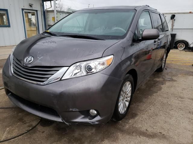 2013 Toyota Sienna XLE