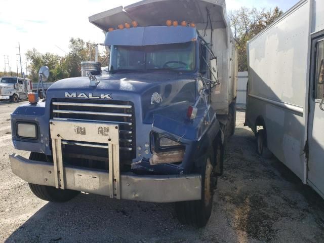 1998 Mack 600 RD600