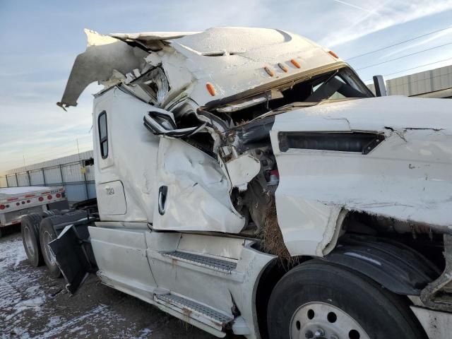 2020 Freightliner Cascadia 126