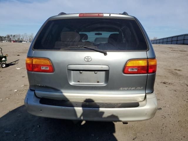 2000 Toyota Sienna LE