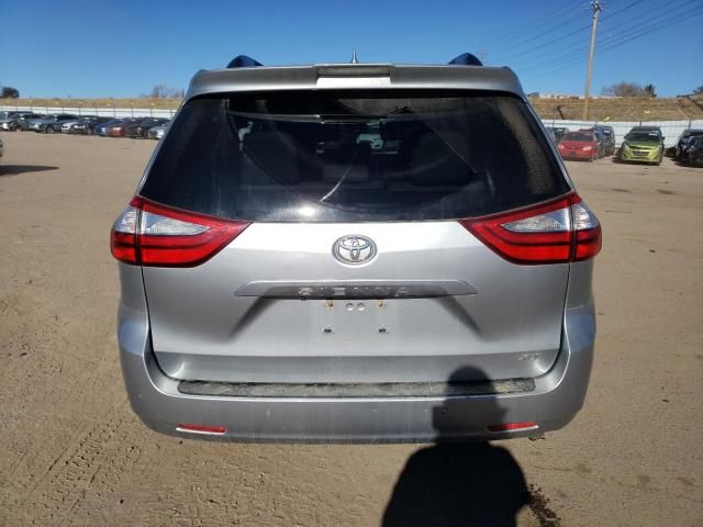 2018 Toyota Sienna XLE