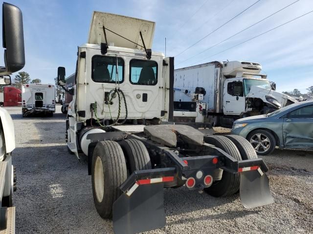 2016 Freightliner Cascadia 113