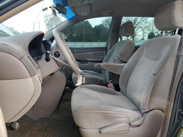 2005 Toyota Sienna CE