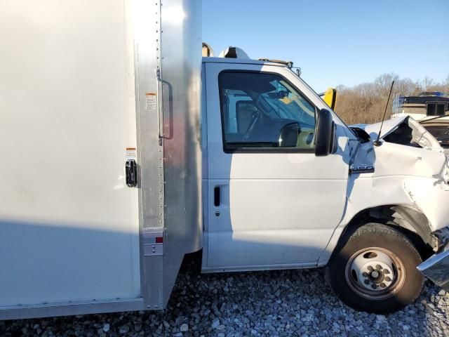 2023 Ford Econoline E450 Super Duty Cutaway Van