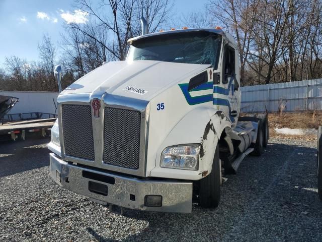 2020 Kenworth Construction T880