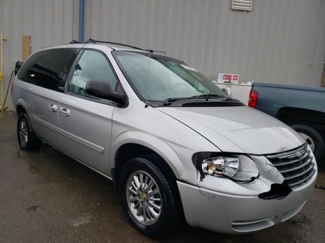 2005 Chrysler Town & Country LX