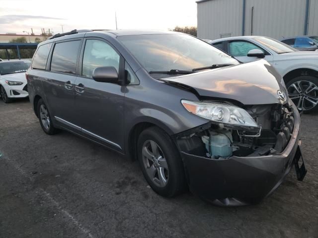 2017 Toyota Sienna LE