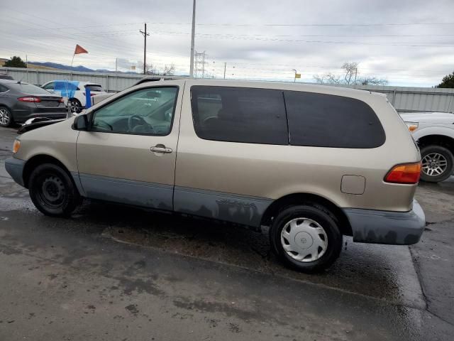 2000 Toyota Sienna CE