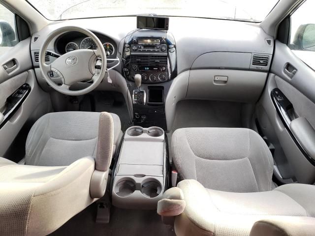 2004 Toyota Sienna CE