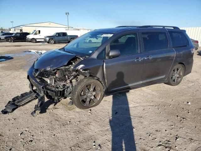 2020 Toyota Sienna SE