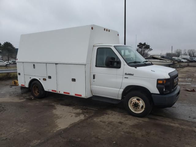 2012 Ford Econoline E350 Super Duty Cutaway Van