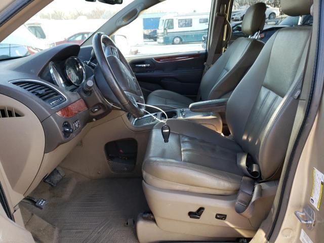 2014 Chrysler Town & Country Touring L