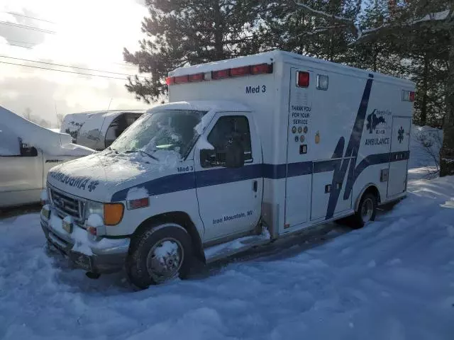 2005 Ford Econoline E450 Super Duty Cutaway Van