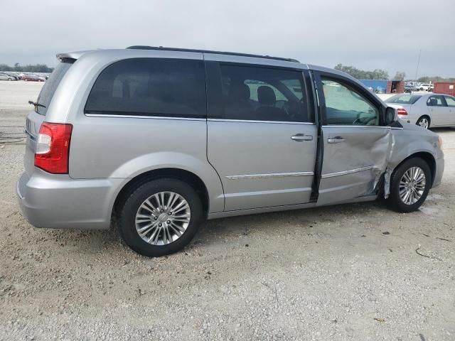 2016 Chrysler Town & Country Touring L