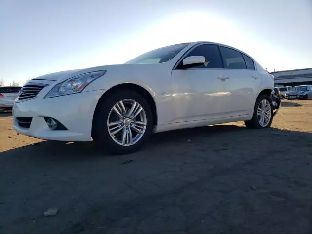 2015 Infiniti Q40